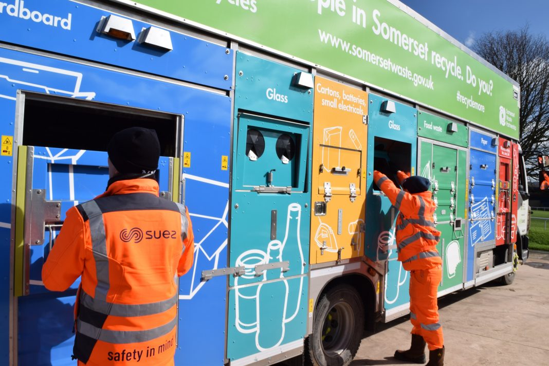 Recycling collection from bin lorry 