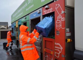 Recycling collection from bin lorry