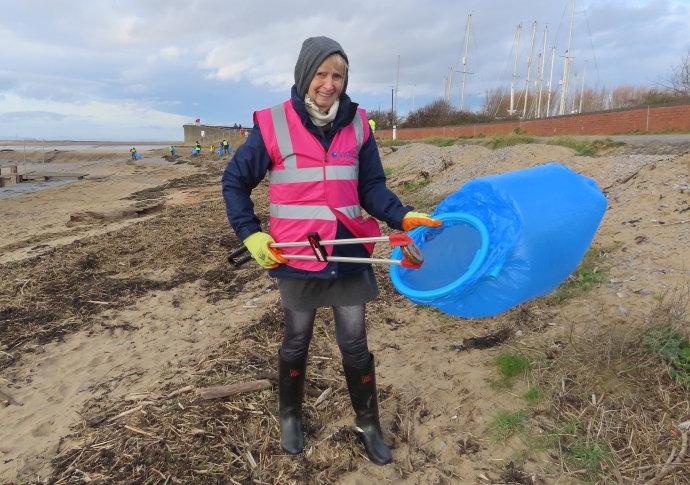 Friends of Burnham Beach at beach clean