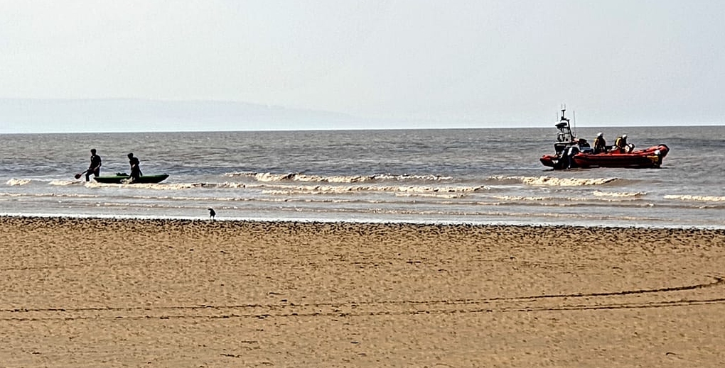Burnham-On-Sea Coastguards and an RNLI lifeboat were called to rescue a kitesurfer from the sea at Brean on Sunday (April 24th).