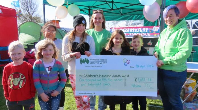 Burnham-On-Sea’s Hillview Carnival Club has this week presented a bumper cheque to a local children's hospice following its Christmas fundraising.