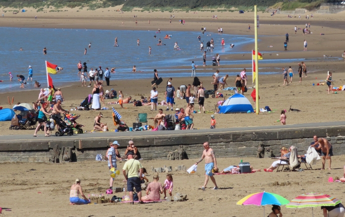 busy Burnham-On-Sea beach