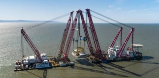 Sea cranes lower Hinkley Point cooling water system heads