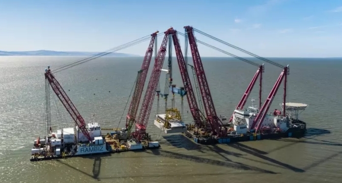 Sea cranes lower Hinkley Point cooling water system heads