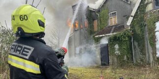 Burnham-On-Sea fire crews tackling East Brent fire