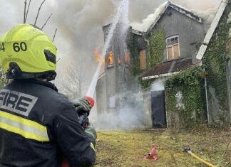 Burnham-On-Sea fire crews tackling East Brent fire