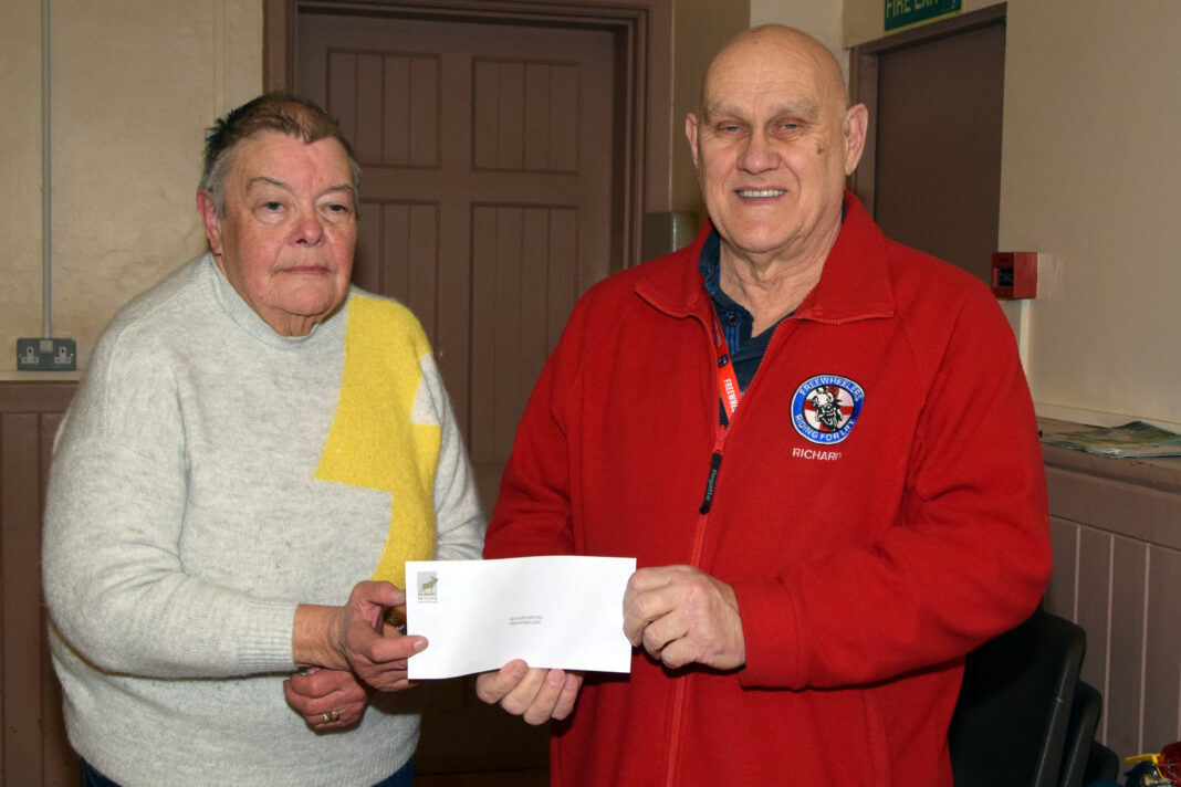 Burnham-On-Sea Moose Lodge has presented thousands of pounds to several good causes during its annual presentation evening.