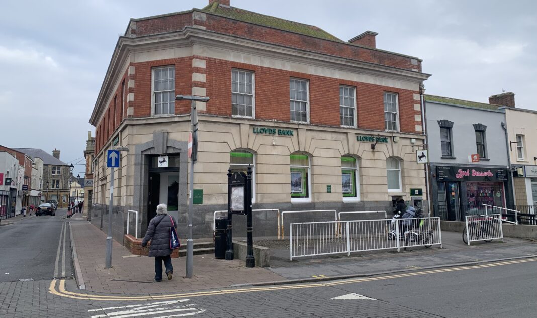 Lloyds Bank in Burnham-On-Sea