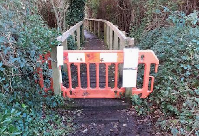 Berrow footpath has been closed by Somerset Council due to safety concerns