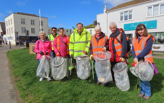 Over 20 volunteers gathered in Burnham-On-Sea and Highbridge to collect litter as part of Keep Britain Tidy’s Great British Spring Clean