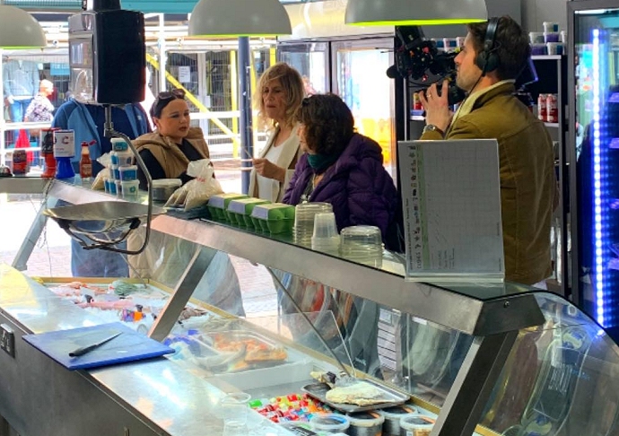 Burnham-On-Sea Seafoods welcomes Channel 5 Rich Holiday, Poor Holiday