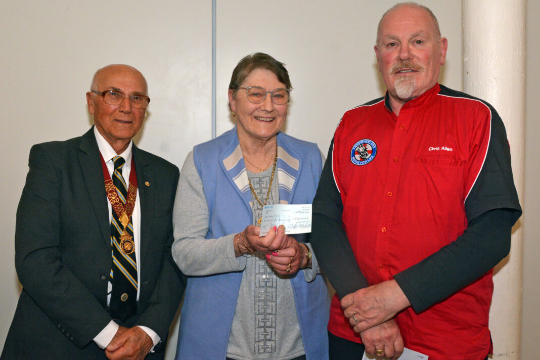 Burnham-On-Sea Moose Lodge has presented over £4,300 to local community groups following a busy year of fundraising.